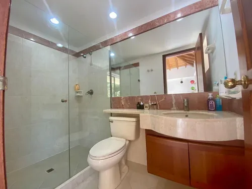 Casa En Venta En El Poblado, Loma De Los Balsos. Cod V10402