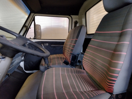 Imagem 5 de 10 de Volkswagen 12140