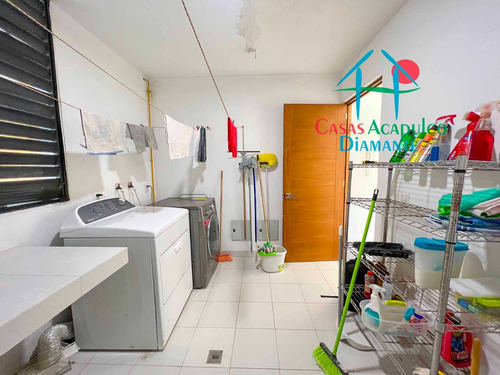 Cad La Joya Residencial 4. Terraza, Vista A La Bahía De Puerto Marqués