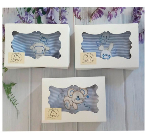 Imagen 5 de 5 de Ajuar Caja Pijama Camiseta Bordada Rayada + Pantalon Sin Pie