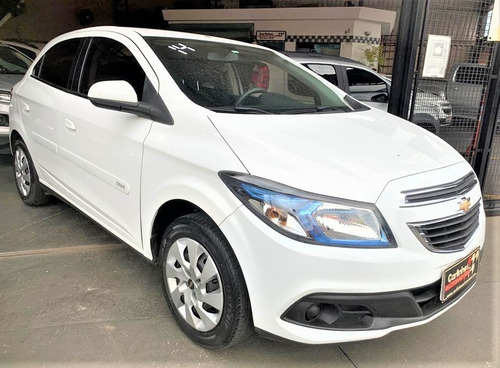 Imagem 2 de 11 de Chevrolet Onix