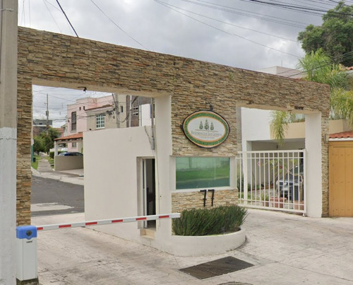 Sk01- Casa En Remate Bancario En C. Industria De La Construcción, Villas De Zapopan, Zap, Jal. (65% Debajo De Su Valor Comercial, Solo Recursos Propios)