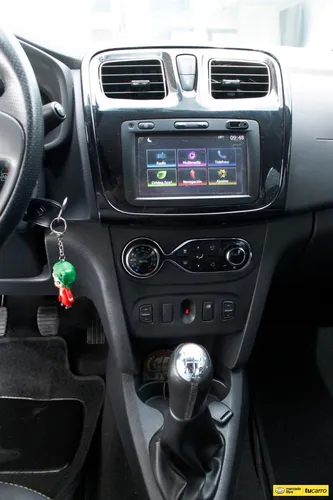 Renault Logan 1.6 Exclusive