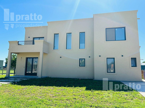 Casa En Venta De 3 Dormitorios En El Canton Islas