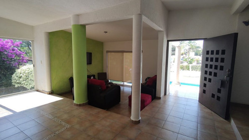 Casa En Venta En El Fraccionamiento Vergeles