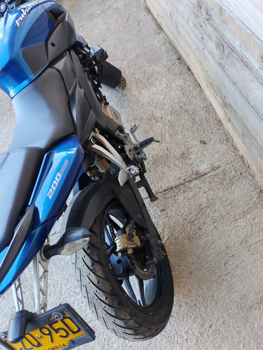 Pulsar Ns 200 Modelo 2015 Excelente Estado Accesorios Nuevos