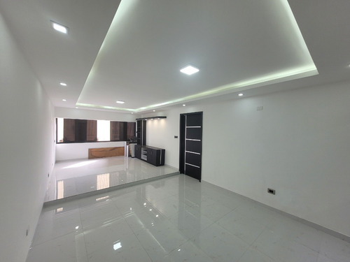 Imagen 3 de 19 de Apartamento En Venta En Urb El Centro Av Bermudez 04121994409