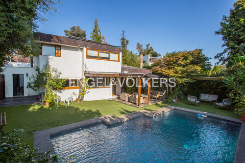 Casa En Venta San Carlos De Apoquindo / Paseo Los Domínicos