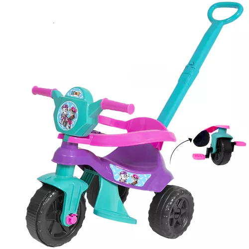 Triciclo infantil menina com empurrado