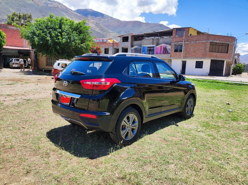 Imagen 18 de 19 de Hyundai, Modelo Creta, Color Negro Camioneta Rural