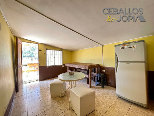 Casa En Venta De 4 Dorm. En Olmué