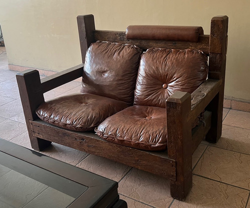 Conjunto Sofás De Madeira Rústica Maciça Peroba Mesa E Couro (Usado)