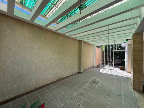 En Venta Casa En Guaparo Calle Cerrada En Valencia