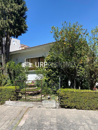 Casa En Venta, Con Seguridad En Jardines Del Pedregal