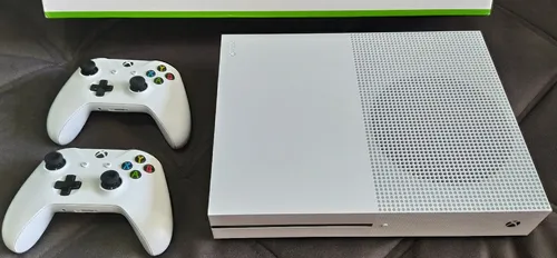 Microsoft Xbox One S 1TB Branca Usada c/ 2 comandos (inclui 3