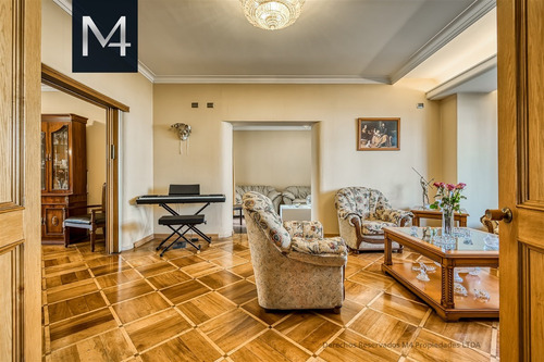 Casa En Venta De 4 Dorm. En Ñuñoa
