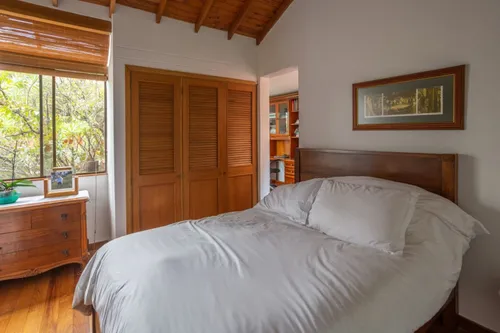 Casa En Venta En Loma De Los Balsos. Cod V16245