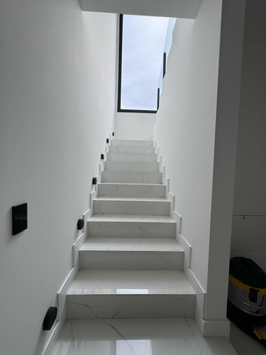 Casa En Venta En Lagoon Pilar (5 Dormitorios, 6 Baños)