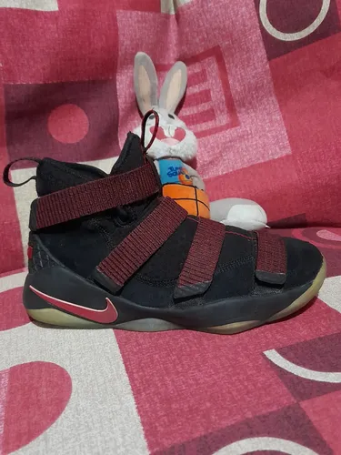 Lebron james cheap soldier xi sfg
