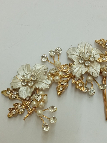Imagen 3 de 5 de Hermoso Tocado Con Flores Metálicas Para Fiesta O Novias
