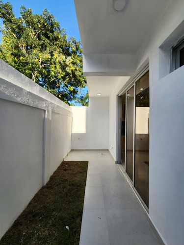 Vendo Exclusivo Y Elegante Complejo De Villas Y Townhouses En Juan Dolio A 3 Minutos De La Playa Hemingway, República Dominicana