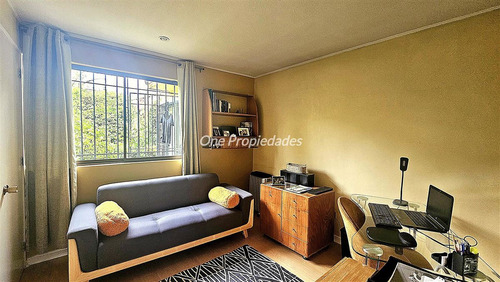 Casa En Venta De 4 Dorm.3 Baños Estar Servicio En Las Condes