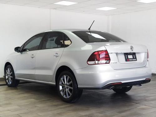 Imagen 6 de 15 de Volkswagen Vento Comfortline Plus 2020 Plata