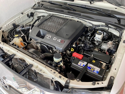 Imagen 6 de 13 de Toyota Hilux 2013 3.0 Cd Srv I 171cv 4x2