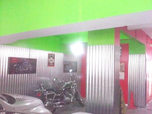 Imagen 12 de 13 de Hipolito Yrigoyen 3600 ** Planta Baja. Espacios Guardamotos Cubiertas Y Descubiertas . Con Escritura.
