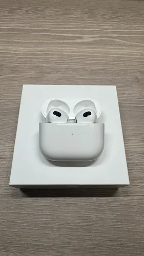 iPhone 15 Pro Max Con AirPods 3 Gen Magsafe Versión (Usado)