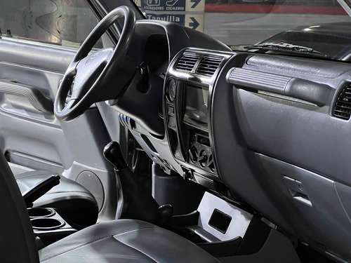 Imagen 4 de 6 de Toyota Meru Sincronico 4x4