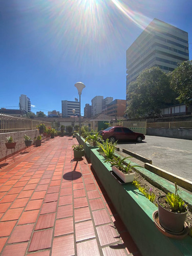 Apartamento En Venta Los Teques Céntrico. Res. Parque Knoop.