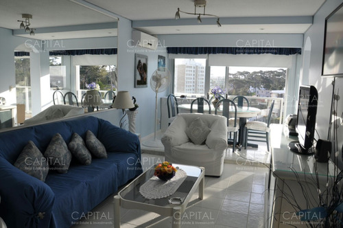 Apartamento De Un Dormitorio Y Medio Frente A La Playa Mansa De Punta Del Este