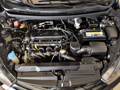 Imagem 11 de 12 de Hyundai Hb20 Comfort Plus 1.6 Preto 2014