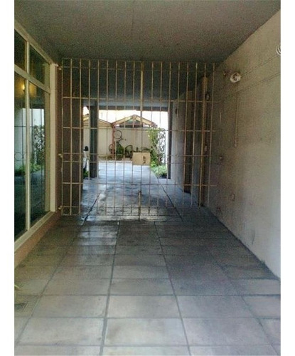 Imagen 2 de 6 de Oportunidad. Cochera Descubierta A Mts De Av. Maipú.