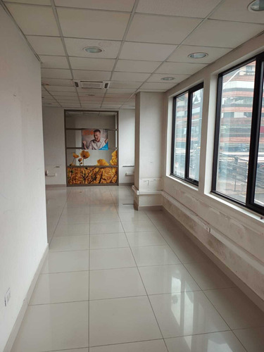 Amplio Local En La Mejor Ubicación (65078)