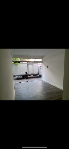 Imagen 2 de 5 de Venta Local Sobre Rivadavia --