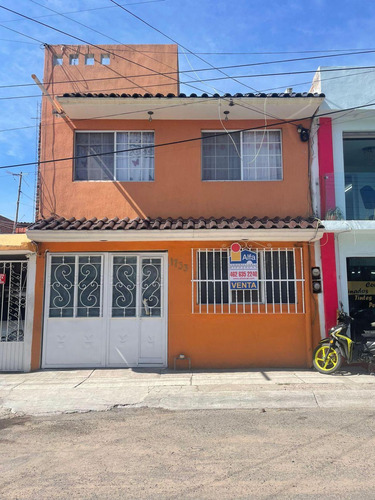 Casa En Venta En Col. Bernardo Cobos, Irapuato, Gto.
