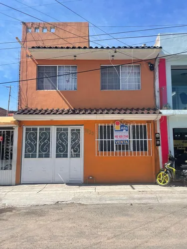 Casa En Venta En Col. Bernardo Cobos, Irapuato, Gto.