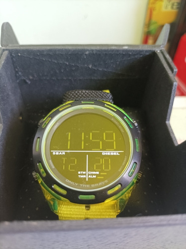 Reloj Diesel Original En Color Neon
