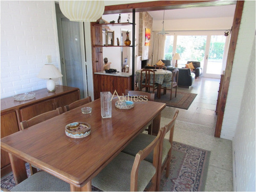 Chalet Típico De Punta Del Este, A 300 Metros De Playa Mansa- Ref: 2993