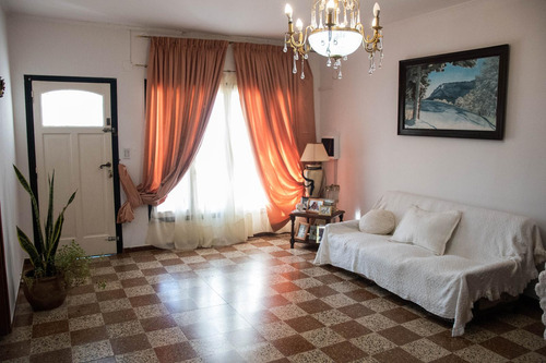 Venta Casa 8 Ambientes En Posadas