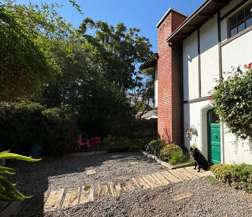 Preciosa Casa Cercana Con Lindo Jardín