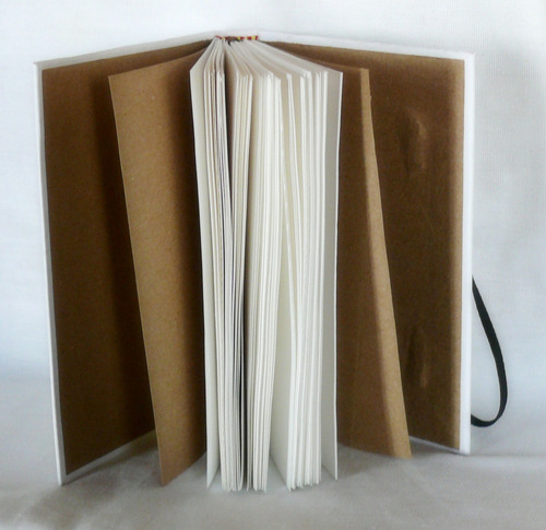 Libreta Hecha A Mano, Forrada Con Papel Fabriano Para Lienzo Hojas Ahuesadas