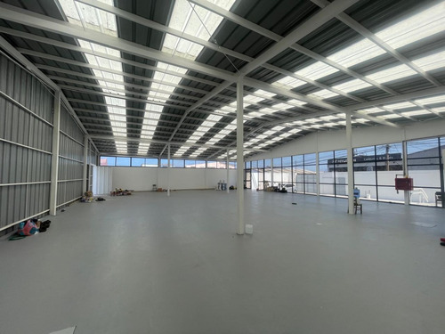 Galpon Remodelado Con Bodegas Y Oficinas Sector Calle Onix