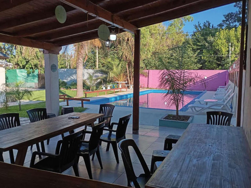 Casa En Venta - 4 Dormitorios 3 Baños - 9 De Abril