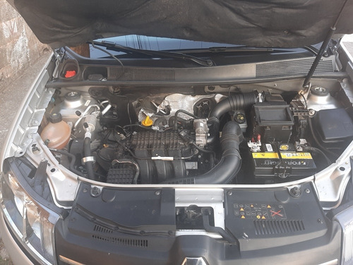 Imagem 5 de 11 de Renault Logan 2017 1.0 12v Expression Sce 4p