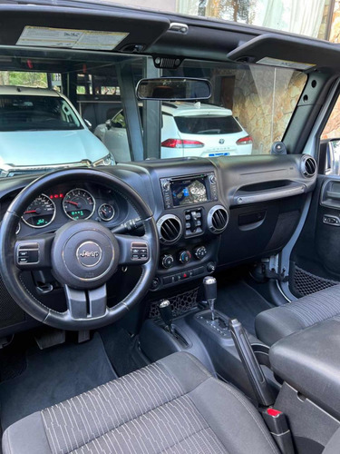 Imagen 5 de 22 de Jeep Wrangler 2011 3.8 Sport Unlimited 199cv Atx