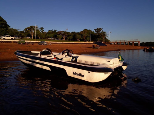 Imagem 1 de 6 de Lancha Megabess Super Boat