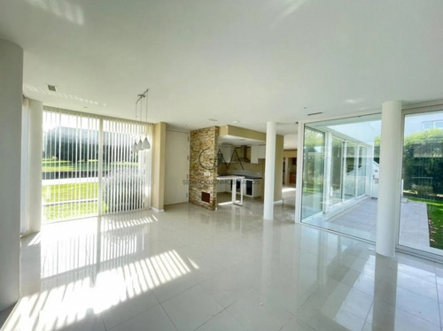 Casa En Alquiler 5 Ambientes Rumenco